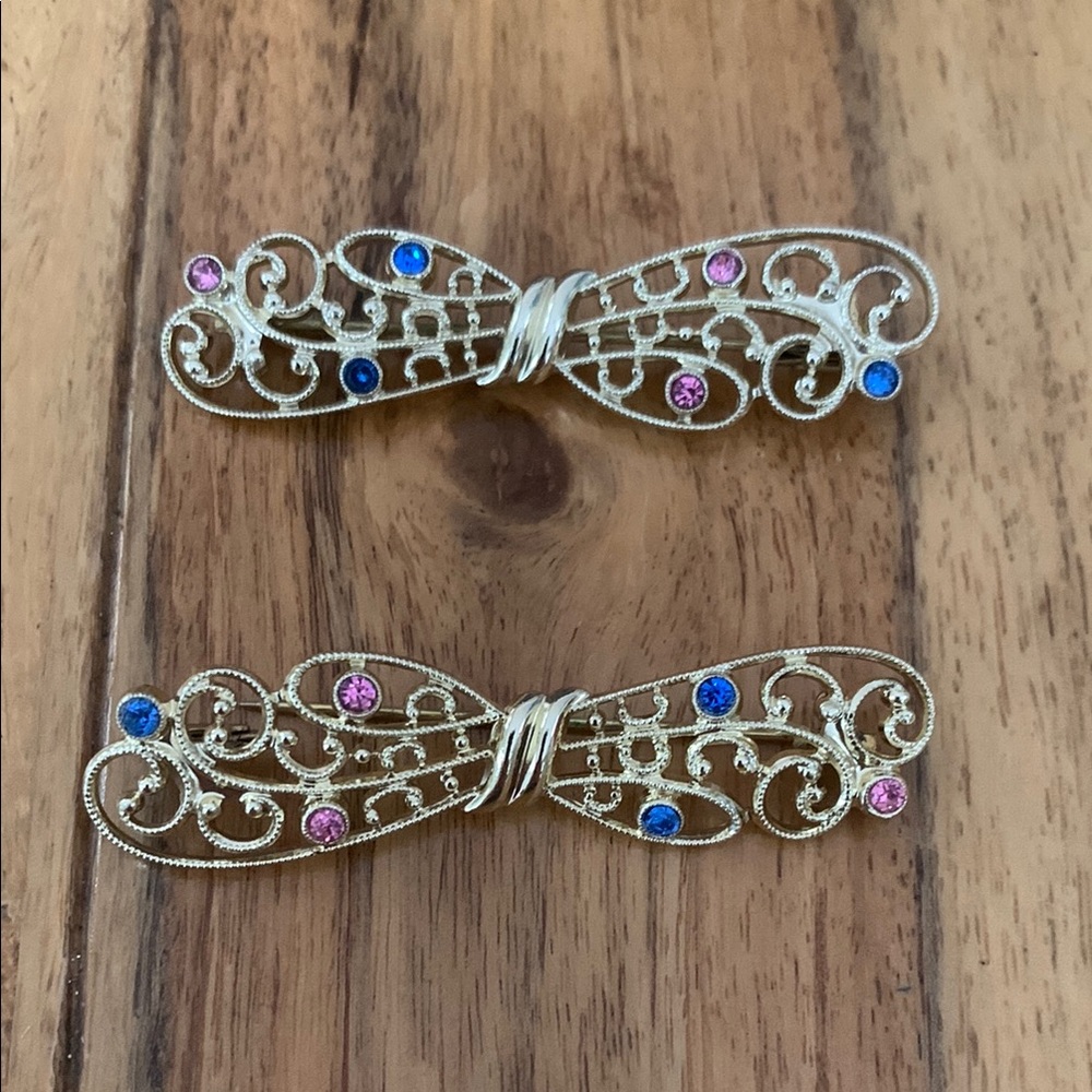 Vintage brooch/pin set with pastel Rhinestones and gold tone mint condition